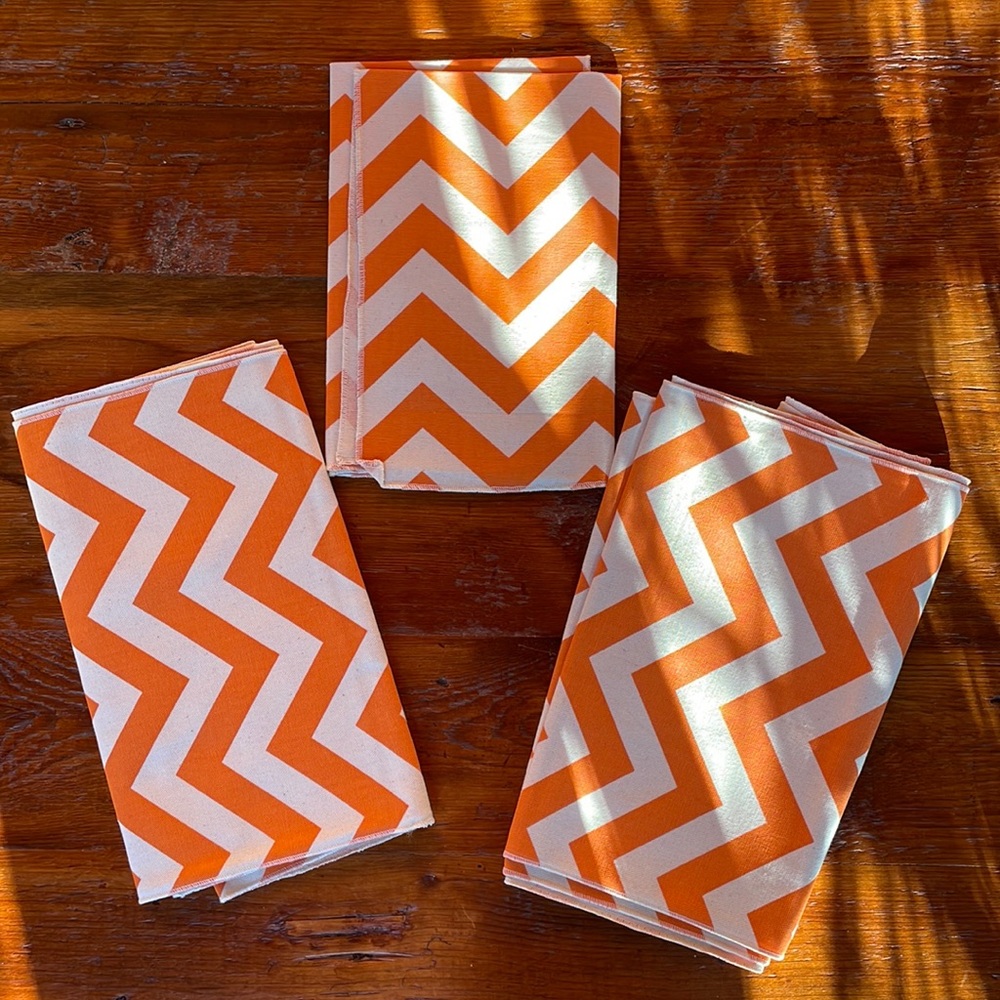 🌿 Set of 3, 2 Sizes, Orange & White Zigzag/Herringbone Table Cloth